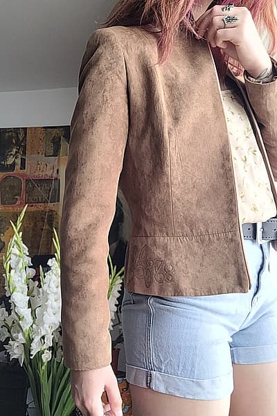 Ġakketta kannella Taljana vintage b'dettalji ħelwin — pre-loved on Thrifted.mt