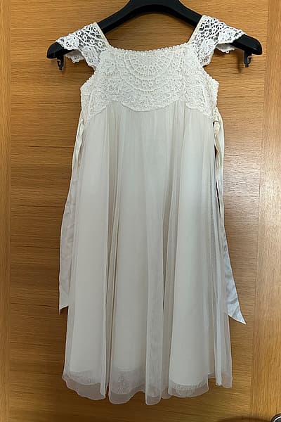 Ilbies tat-Tulle bil-Bizzilla Krema Monsoon by Monsoon — pre-loved on Thrifted.mt