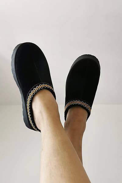Mules senza lacci con zeppa neri — pre-loved on Thrifted.mt