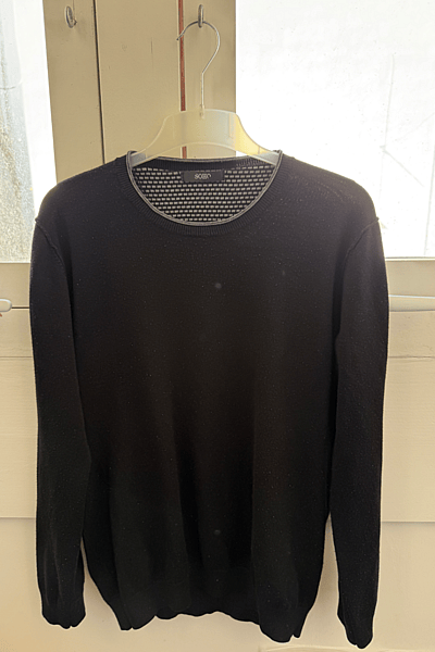 Jersey de cuello redondo negro SOHO by SOHO — pre-loved on Thrifted.mt