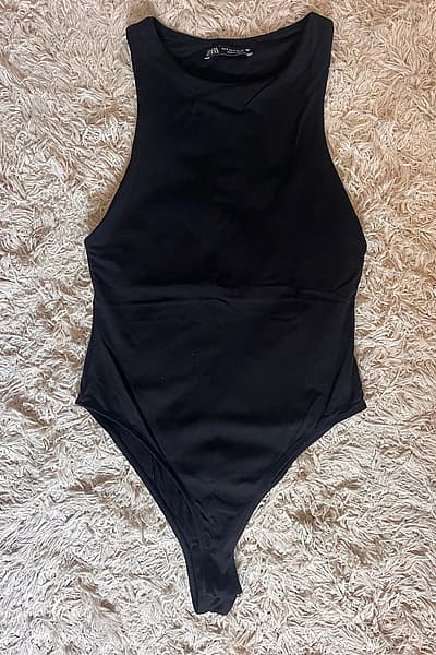 Body ZARA S by ZARA — pre-loved on Thrifted.mt