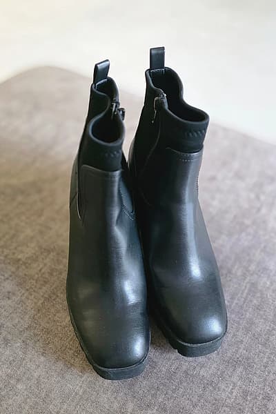 Botas de cano curto com salto preto da ALDO by ALDO — pre-loved on Thrifted.mt
