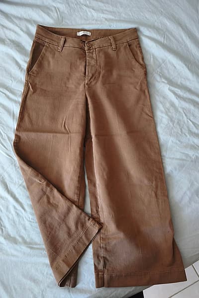 Cropped Brown Trousers by Altamira Milano — pre-loved on Thrifted.mt