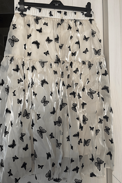 Falda transparente con forma de mariposa by DAZY — pre-loved on Thrifted.mt