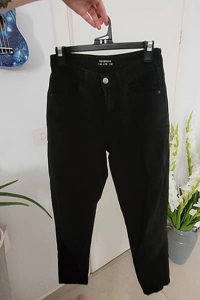 Jeans suwed tal-omm by Terranova — pre-loved on Thrifted.mt