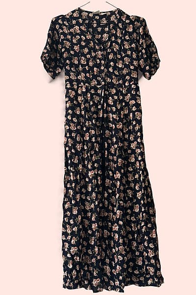 Ilbies midi vintage b'disinn floreali u buttuni 'l isfel by Jupi — pre-loved on Thrifted.mt