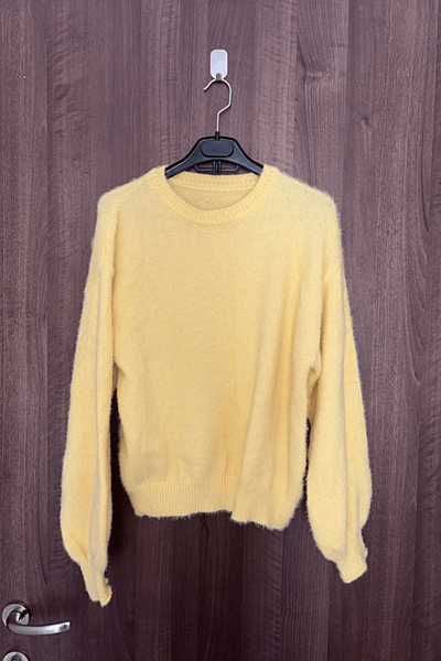 Maglione morbido e soffice giallo — pre-loved on Thrifted.mt