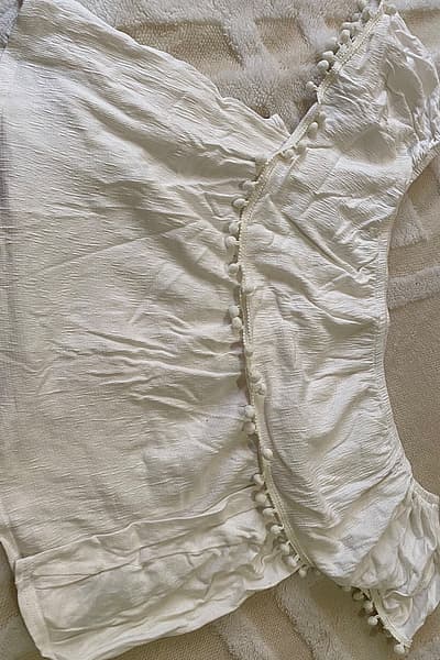 White Off-Shoulder Pom-Pom Blouse by New Look — pre-loved on Thrifted.mt