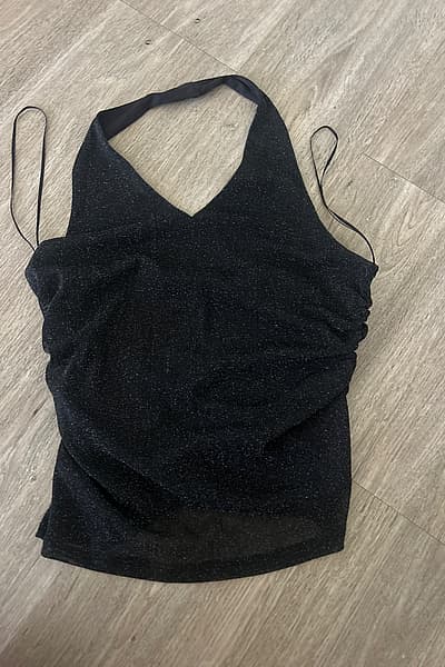 Top con scollo all'americana e glitter neri by Primark — pre-loved on Thrifted.mt