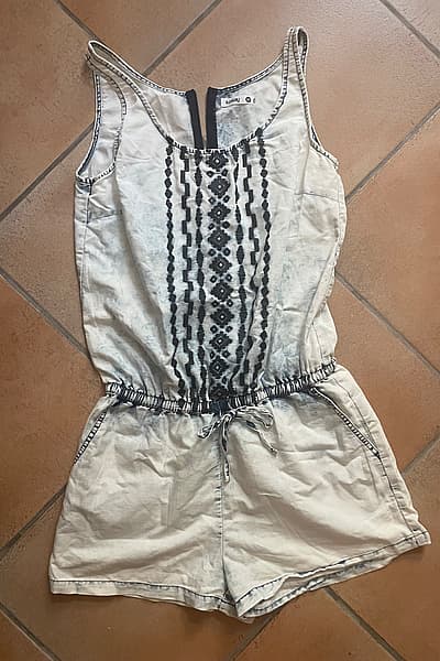 Romper b'Disinn Daqs M — pre-loved on Thrifted.mt
