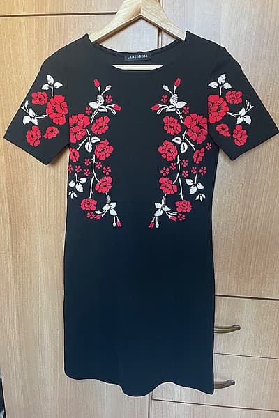 Abito nero a fiori — pre-loved on Thrifted.mt