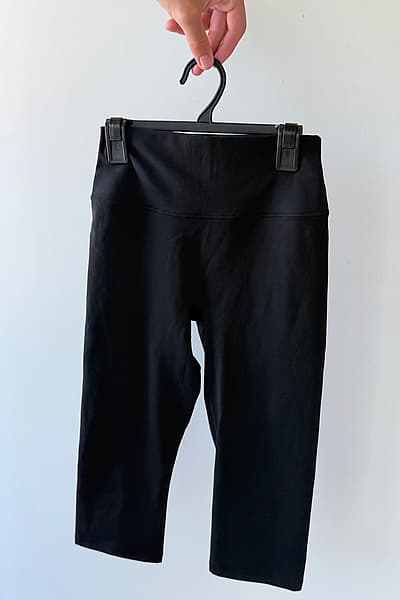 Leggings capri negros de la colección Move de H&M by H&M — pre-loved on Thrifted.mt