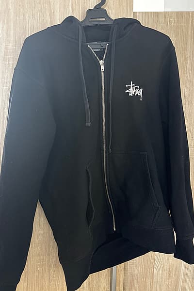 Hoodie Stüssy Iswed biż-Żip by Stüssy — pre-loved on Thrifted.mt