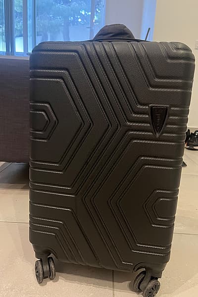 Valigia con rotelle da 10 kg  — pre-loved on Thrifted.mt