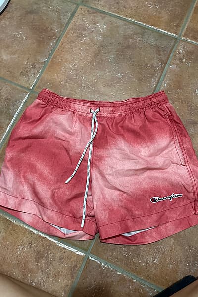 Costume da bagno Champion rosso tie-dye by Champion — pre-loved on Thrifted.mt