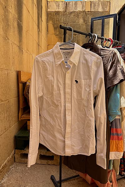 Camisa clásica de algodón blanco by Abercrombie & Fitch — pre-loved on Thrifted.mt