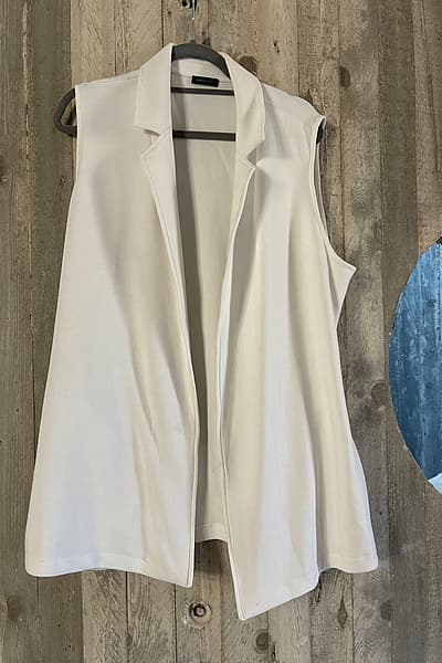 Fiorella Rubino White Sleeveless Gilet by Fiorella Rubino — pre-loved on Thrifted.mt
