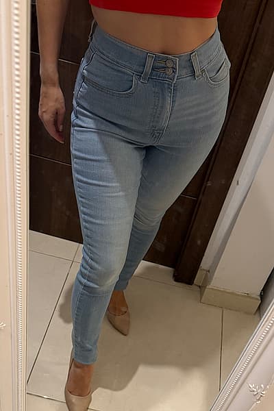 Levi's Retro High Skinny Jeans by Levi's — pre-loved on Thrifted.mt