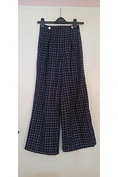 Qalziet Miss Selfridge Blu b'Skeletru Wiesgħa bi Buttuni tad-Deheb (EU32/UK4). by Miss Selfridge — pre-loved on Thrifted.mt