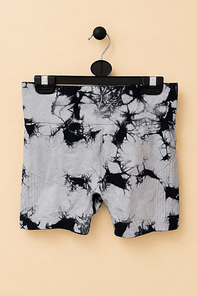 Xorts tal-ġinnasju b'kisja tie-dye — pre-loved on Thrifted.mt