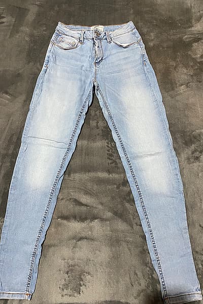 Jeans skinny blu ċar — pre-loved on Thrifted.mt