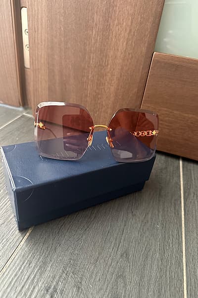 Occhiali da sole Louis Vuitton Link by Louis Vuitton — pre-loved on Thrifted.mt