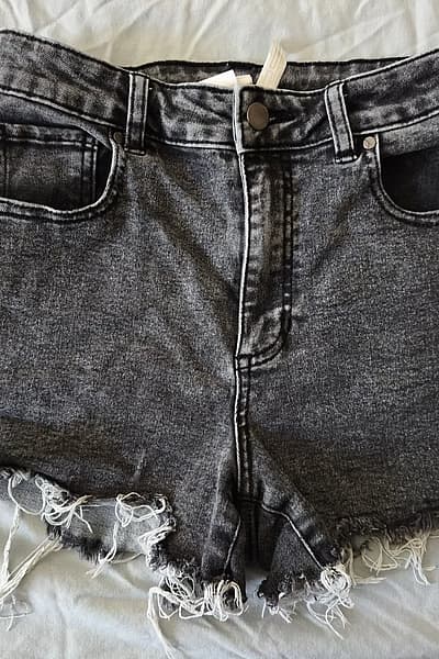 Pantaloncini in denim grigio slavato Tezenis by Tezenis — pre-loved on Thrifted.mt