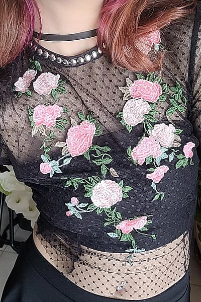 Top tal-malja bil-fjuri by Topshop — pre-loved on Thrifted.mt