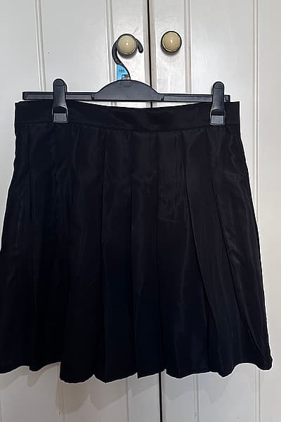 Black Pleated Mini Skirt by SHEIN — pre-loved on Thrifted.mt