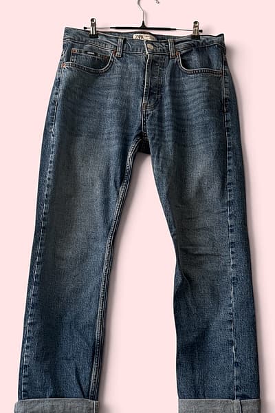 Jeans tad-Denim Blu ta' Zara by Zara — pre-loved on Thrifted.mt