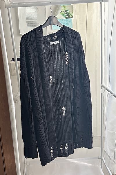 Kardigan Maħdum Iswed Zara by Zara — pre-loved on Thrifted.mt