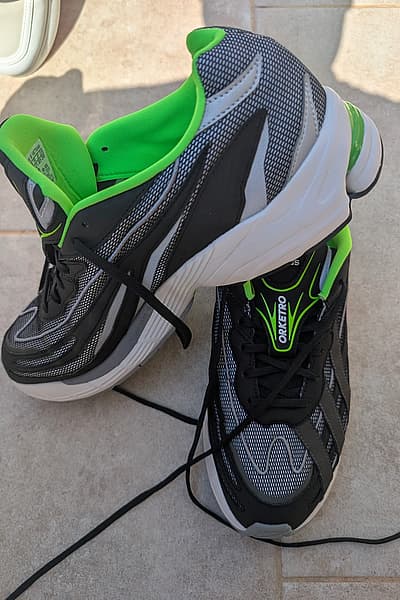 Scarpe da ginnastica Adidas Orketro nere e verdi, taglia EU 47,5 / UK 12 by Adidas — pre-loved on Thrifted.mt