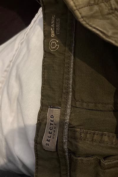 Pantaloni cargo verde oliva by Selected Homme — pre-loved on Thrifted.mt