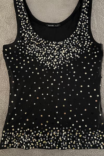 Top bla kmiem b'sequin iswed by Extyn — pre-loved on Thrifted.mt