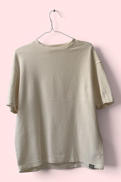 T-Shirt b'Tessut Waffle ta' Zara by Zara — pre-loved on Thrifted.mt