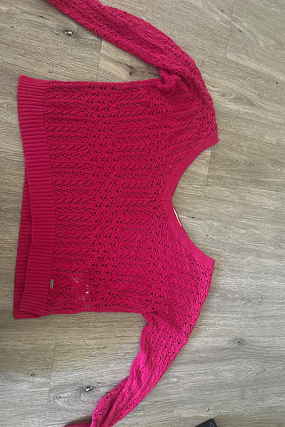 Maglione in maglia rosa brillante di Hollister by Hollister — pre-loved on Thrifted.mt
