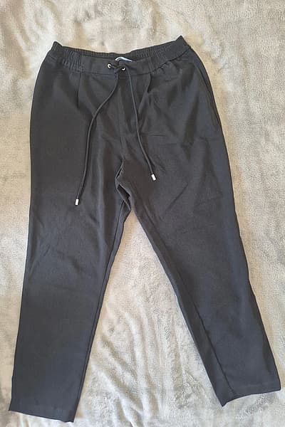 Zara Elegant Black Trousers by ZARA — pre-loved on Thrifted.mt