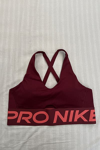Reggiseno sportivo Nike Pro by Nike — pre-loved on Thrifted.mt