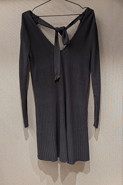 Abito a coste Sezane by Sezane — pre-loved on Thrifted.mt