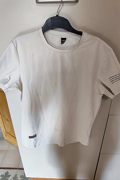 Top bianco — pre-loved on Thrifted.mt