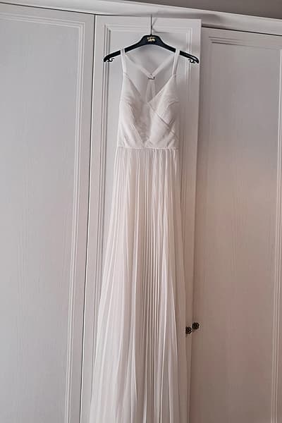 Abito lungo plissettato Morgan White by Morgan — pre-loved on Thrifted.mt