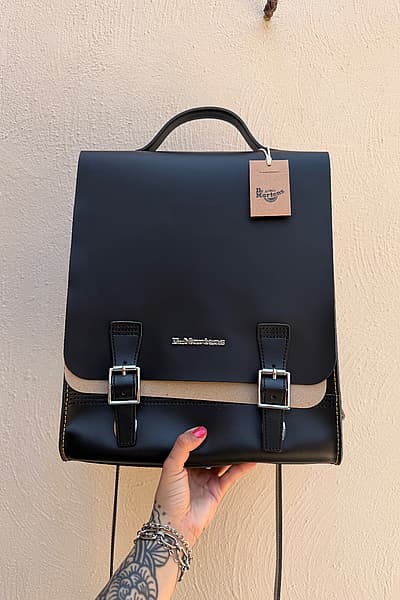 Backpack tal-ġilda Dr Martens Kiev by Dr Martens — pre-loved on Thrifted.mt
