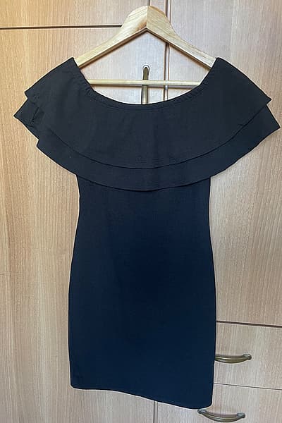 Abito con spalle scoperte in versione rinnovata — pre-loved on Thrifted.mt