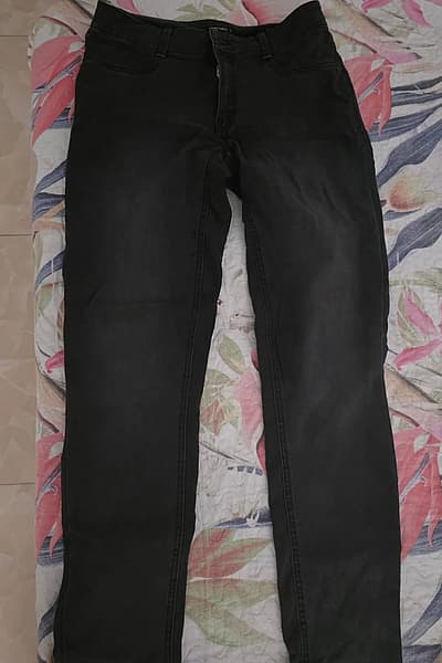 Jeans neri classici Laura Torelli by Laura Torelli — pre-loved on Thrifted.mt