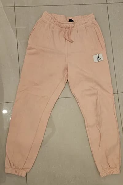 Pantalones de chándal Jordan Flight en color rosa by Jordan — pre-loved on Thrifted.mt
