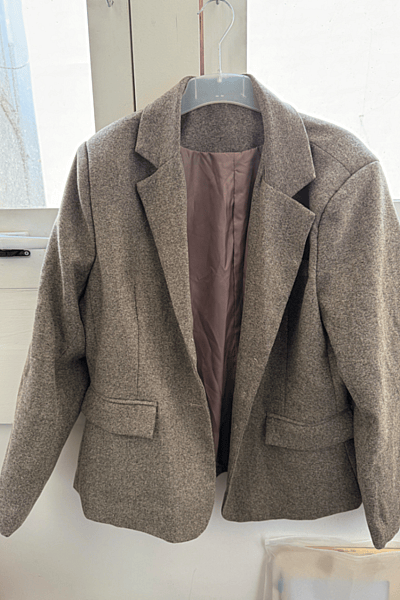 Blazer ajustado de color marrón texturizado — pre-loved on Thrifted.mt