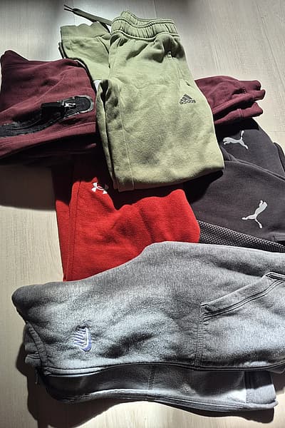 Collezione assortita di abbigliamento sportivo di marca by Various  — pre-loved on Thrifted.mt