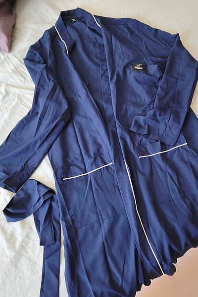 Vestaglia in raso Navy by SHEIN — pre-loved on Thrifted.mt