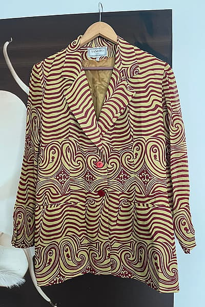 Blazer vintage de Sandro con diseño en espiral by Sandro — pre-loved on Thrifted.mt