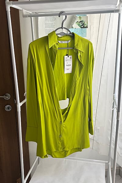 Libsa tal-qmis aħdar jgħajjat ta' Zara by Zara — pre-loved on Thrifted.mt